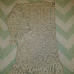 Boxy style knit sweater with fringe